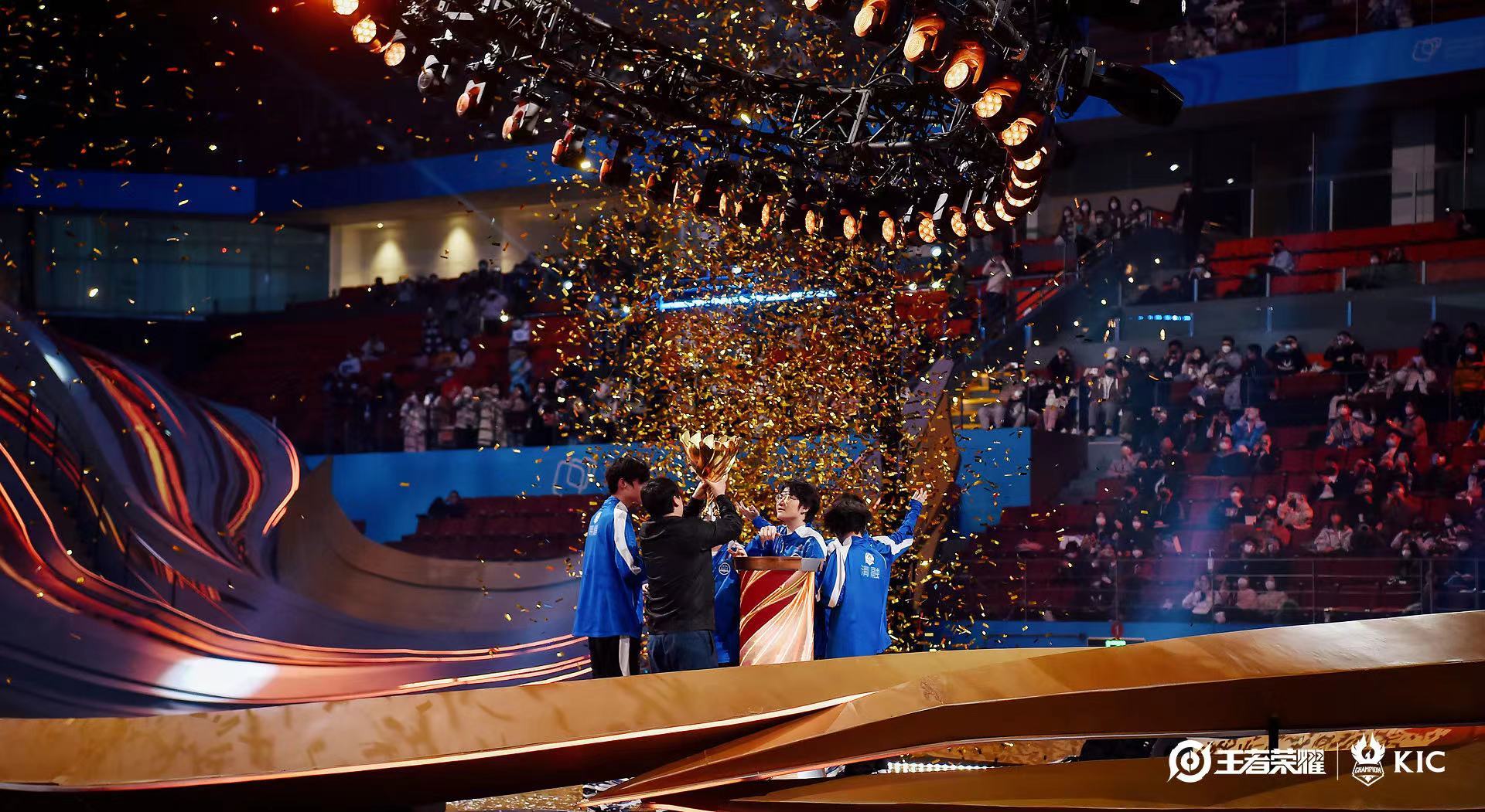 九尾清唱歌曲走红社交平台，引发网友热烈关注